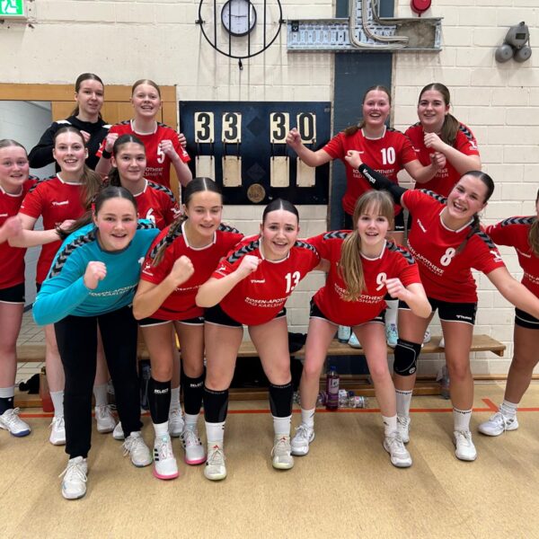 wJB – Spannender Heimsieg gegen Tabellenführer 33:30 (HZ 17:19)